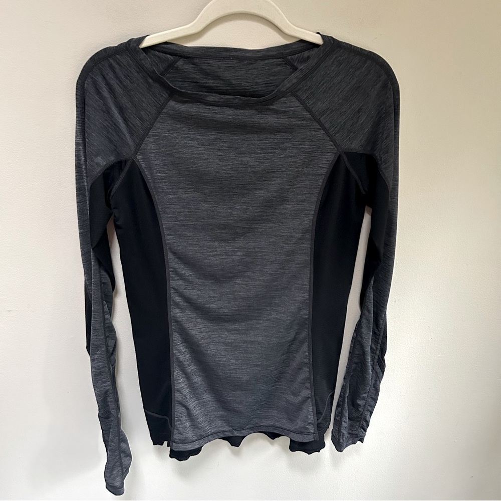 Lululemon ~ Women’s Long Sleeve Space Dye Back Ruffle Yoga Top in size 6